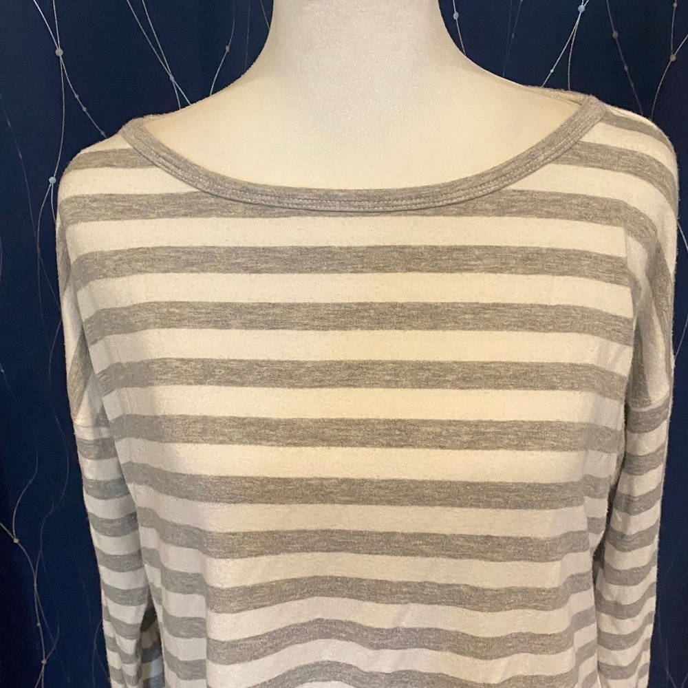A Pea in the Pod Striped Gray & White Long Sleeve Top. Size M. Some Stretch - Picture 4 of 12